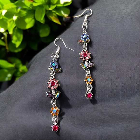 Flower earrings. Dangling and beautiful. Really pretty and colorful. - Picture 6 of 17